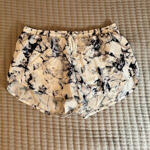 Old Navy Active 3” Dolphin Hem Shorts